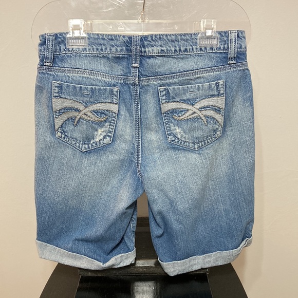 Apt 9 Distressed Jean shorts size 10 - Picture 6 of 10